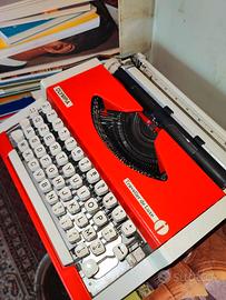 OLYMPIA TRAVELLER DE LUXE MACCHINA DA SCRIVERE QZE
