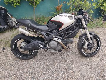 Ducati monster 696+