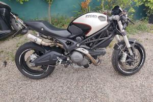 Ducati monster 696+