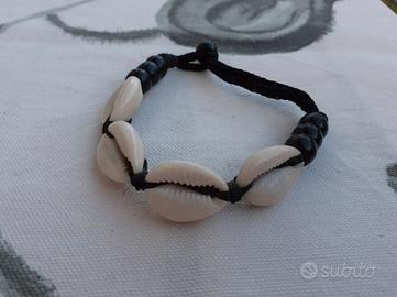 Braccialetto con conchiglie 