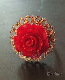 Anello rosa rossa su pizzo color oro 