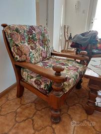 Divano e poltrona in legno massiccio
