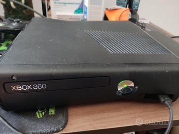 Bundle Xbox 360 + 32 giochi e dlc