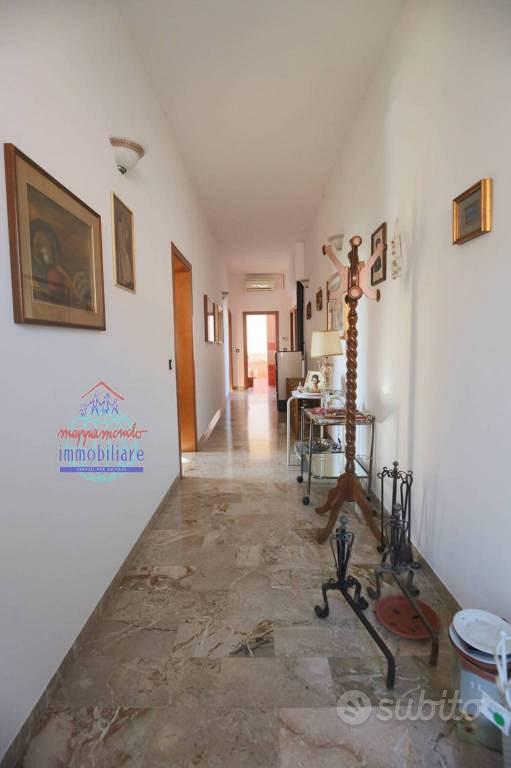 Villa di 260 m² con più di 5 locali e box auto a C - Vista 6