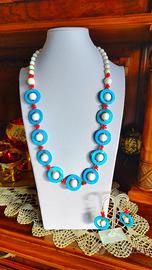 collana con madreperle, corallo, agata + orecchini