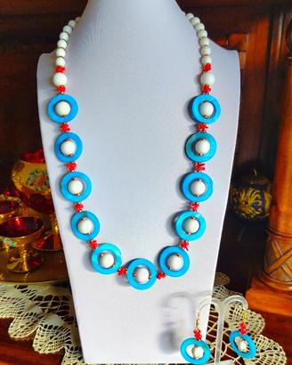 collana con madreperle, corallo, agata + orecchini