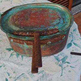 Paiolo/pentola in rame  e manico in ferro, 