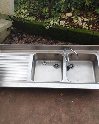 Lavabo 2 fori in acciaio inox con tappi e miscelat