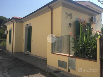 CASA INDIPENDENTE A CAMAIORE