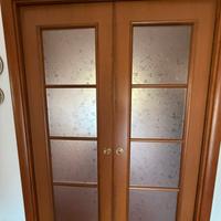 Porta scorrevole e porta a battente