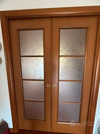 Porta scorrevole e porta a battente