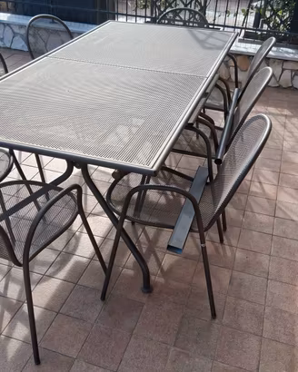 Tavolo da giardino con 8 sedie marca emu