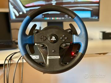 Volante e pedaliera videogioco
