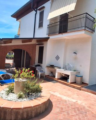 Villa a Baia Domizia 100mt dal mare 6/4 posti let