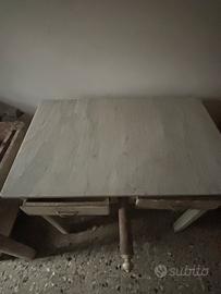 Tavolo da cucina con mattarello, piano in marmo