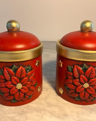 Barattoli con decorazione natalizia