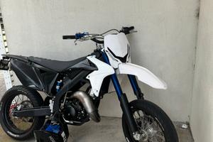 SuzukiValenti sm 50 2023 am6 50cc
