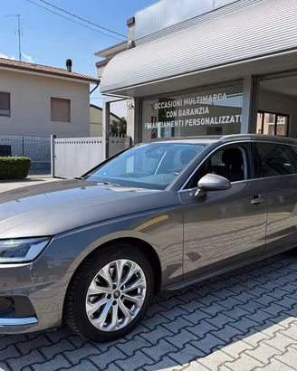 AUDI A4 Avant 30 TDI/136 CV S tronic Business ib