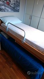 Coppia di letti singoli a ponte/letti a castello