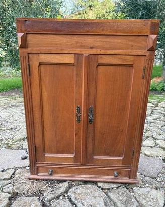 Mobiletto porta tabacchi