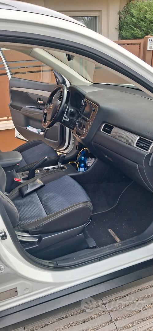 Mitsubishi Outlander 2016 photo 2