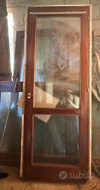 Infissi in legno meranti usati, in buono stato