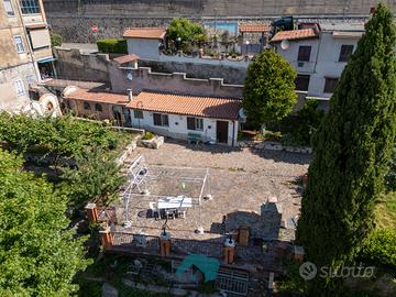 Appartamento con entrata indipendente e giardino