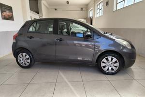 TOYOTA Yaris 1.0 5 porte Now