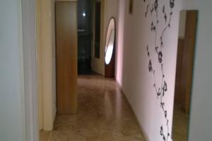 stanza di 30mq fermata tre antistante 