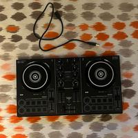 Pioneer DJ DDJ-200 Smart DJ Controller, Black