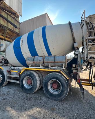 Autobetoniera IVECO scarrabile