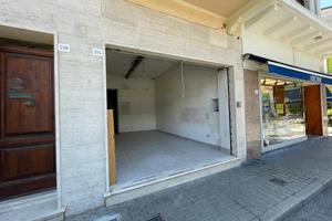 NEGOZIO VIAREGGIO - CENTRO - PIAZZA MERCATO CAVOUR