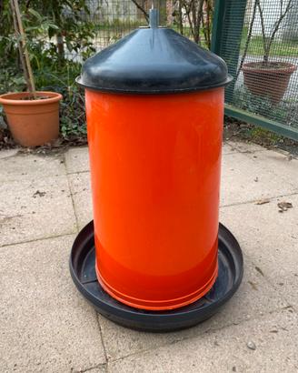 Mangiatoia per polli