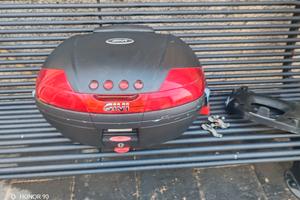 bauletto GIVI v47 completo di piastra