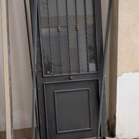 Portone in ferro battuto con lucernaio