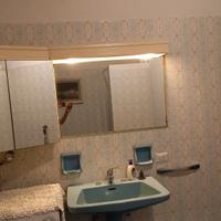 Angoliera Bagno con Specchio, Armadietto e Luce 