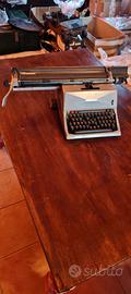 MACCHINA DA SCRIVERE OLIVETTI 82