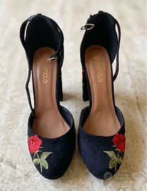 Tacchi 12 neri scamosciati con rose Quanticlo