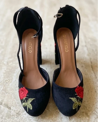 Tacchi 12 neri scamosciati con rose Quanticlo