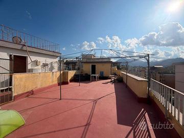 Attico / Mansarda di 120 m² con 4 locali a Palermo