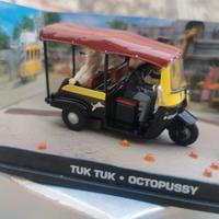The tuk Octopussy Modello motocarro Ape Tuk Tuk. 