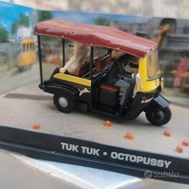 The tuk Octopussy Modello motocarro Ape Tuk Tuk. 
