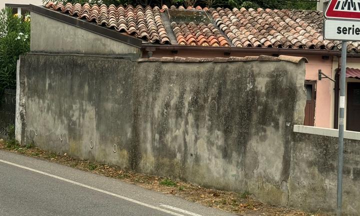 Magazzino box auto in via del naviglio