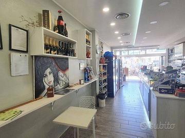 Attività / Licenza di 70 m² con 2 locali a Roma