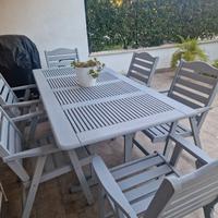 Tavolo in legno rettangolare con 6 sedie