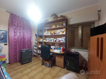 ARMADIO A PONTE SCRUVANIA E SEDIA IN PELLE