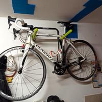 Bici da corsa Colnago in carbonio