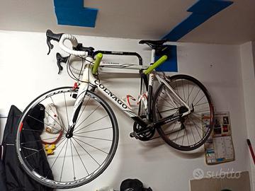 Bici da corsa Colnago in carbonio