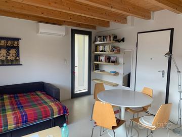 Nuovo monolocale arredato zona viale Mameli