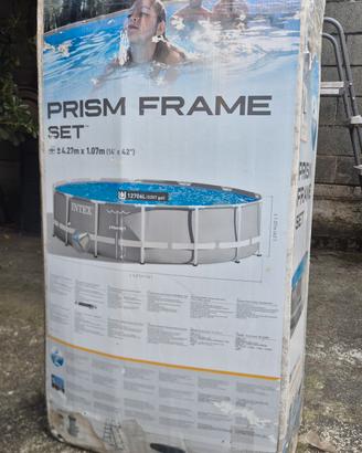 piscina con scaletta inclusa 